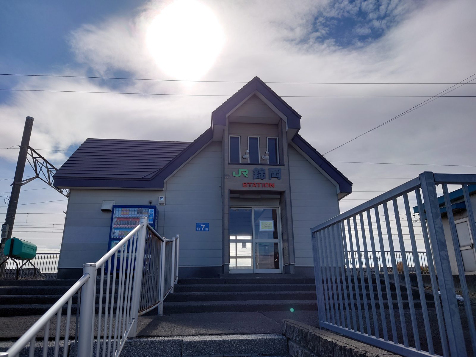 JR錦岡駅の駅舎。苫小牧市西部の玄関口です