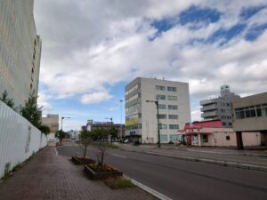 苫小牧で貸店舗・貸倉庫・貸事務所を探す|賃料の考え方、契約条件、売り物件との比較